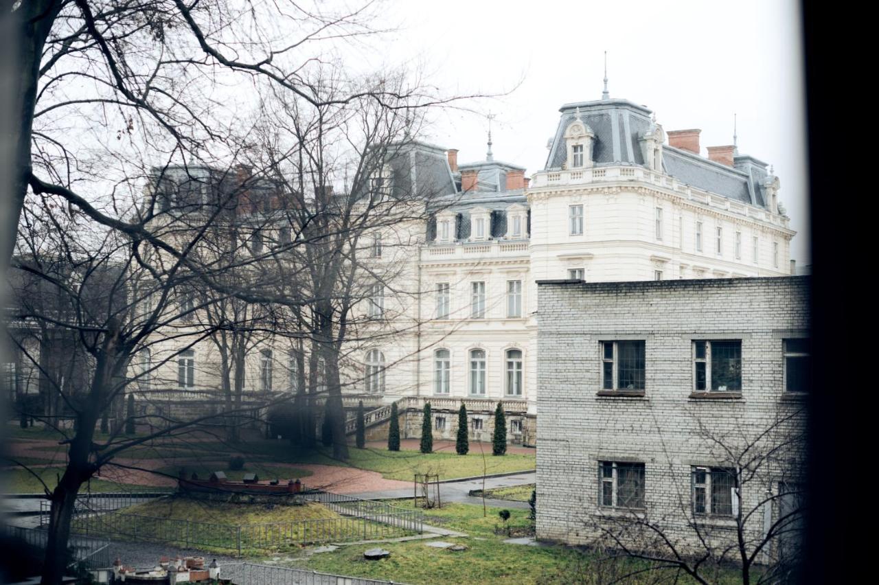 Apartments Near Potocki Palace Lviv Buitenkant foto